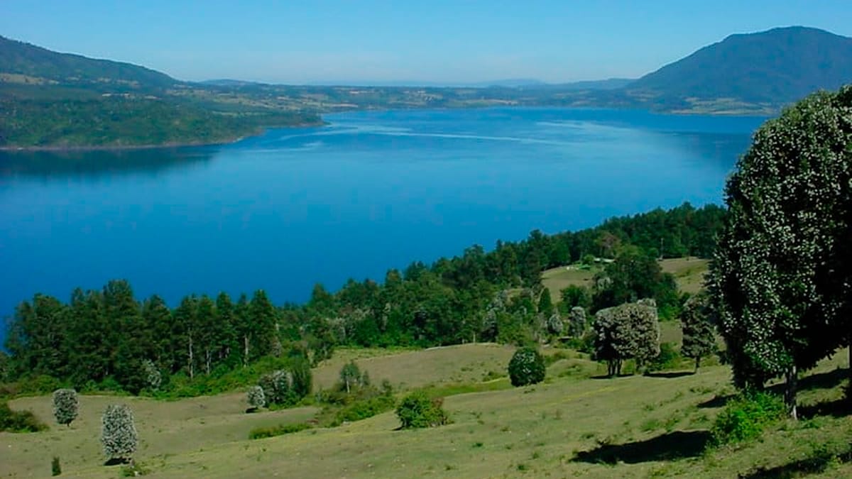 El enigma del lago Riñihue: la extraña vibración subacuática que inquieta al sur de Chile